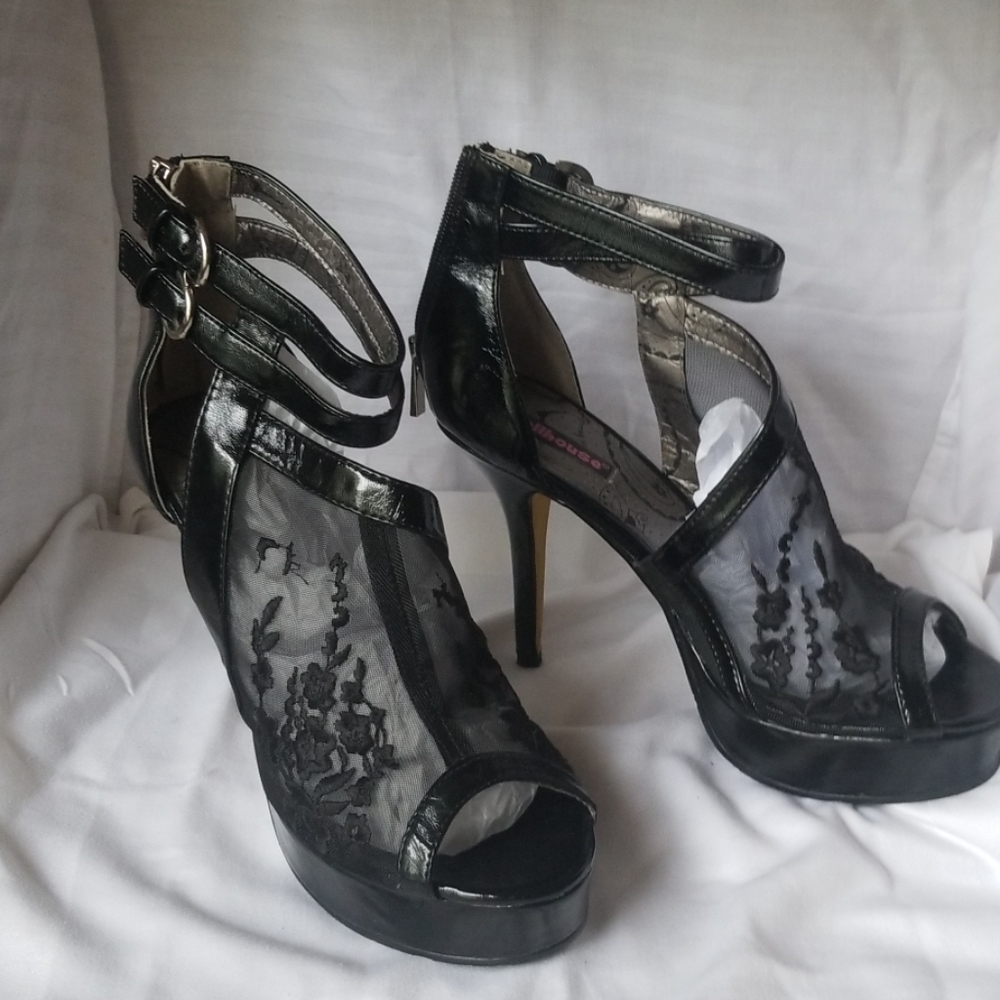 Dollhouse brand black embroide lace platform heels